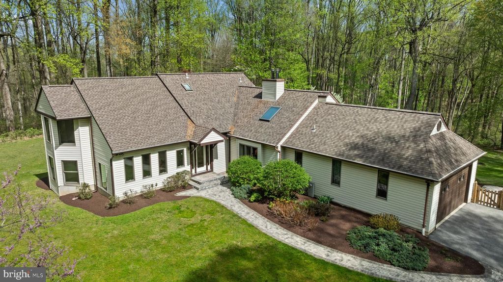 Image 3 of property listing at 5816 OAKLAND RD, Sykesville, MD 21784