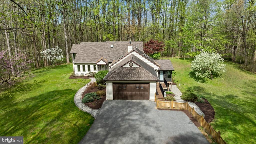 Image 5 of property listing at 5816 OAKLAND RD, Sykesville, MD 21784