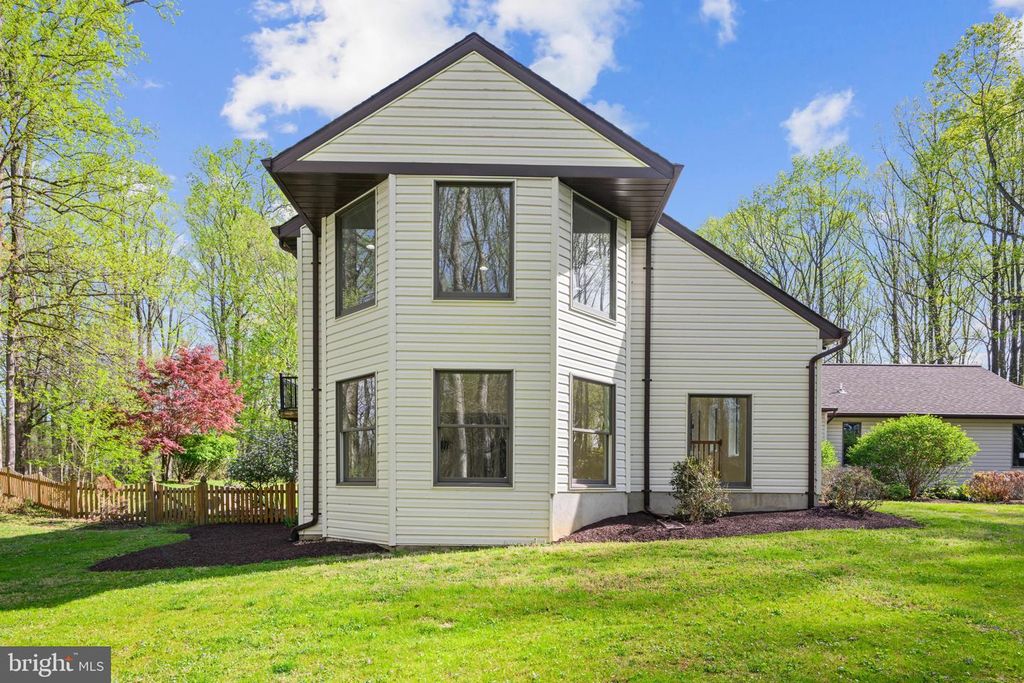 Image 6 of property listing at 5816 OAKLAND RD, Sykesville, MD 21784