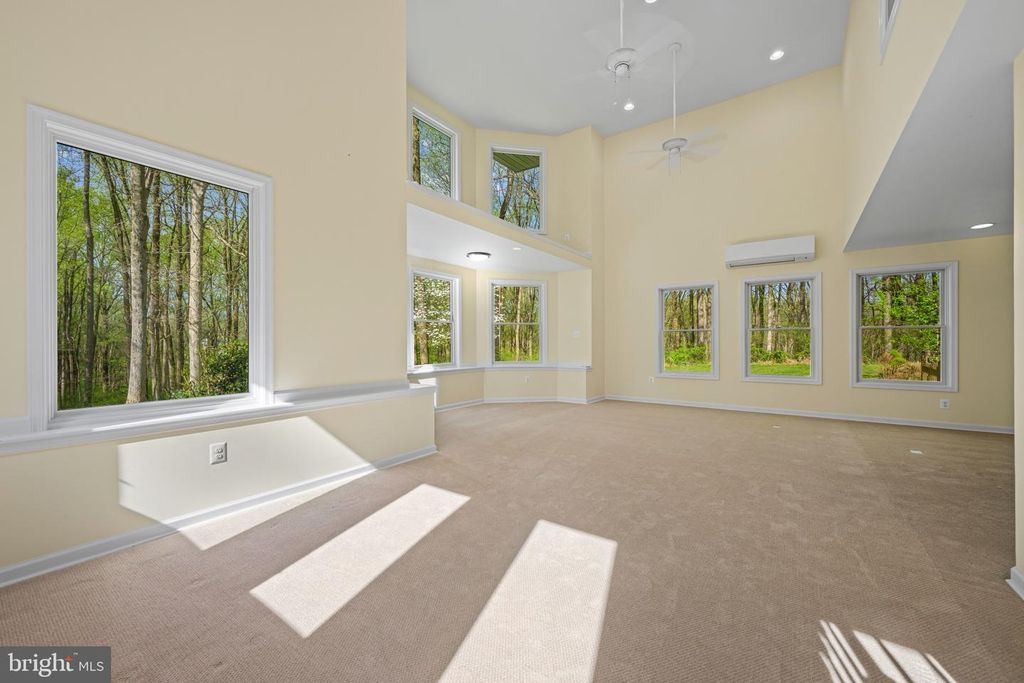 Image 7 of property listing at 5816 OAKLAND RD, Sykesville, MD 21784