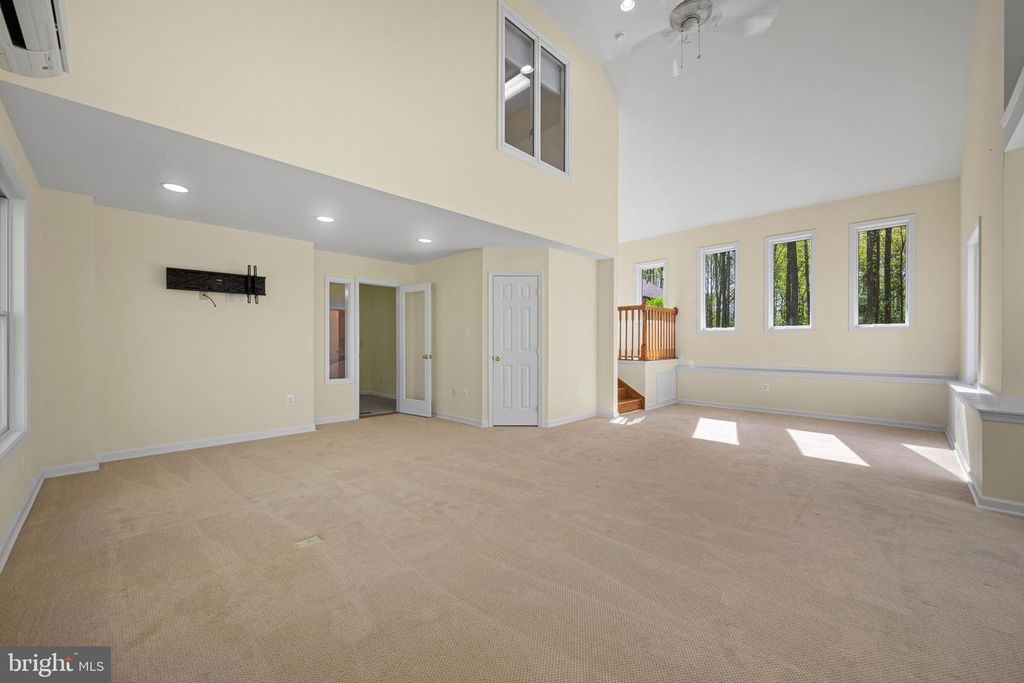 Image 9 of property listing at 5816 OAKLAND RD, Sykesville, MD 21784