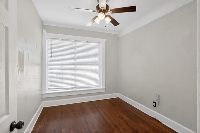 2703 Gladstone Drive, Dallas, TX 75211