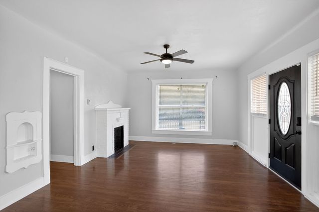 2703 Gladstone Drive, Dallas, TX 75211