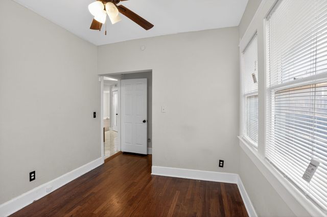 2703 Gladstone Drive, Dallas, TX 75211