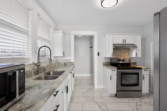 2703 Gladstone Drive, Dallas, TX 75211