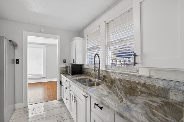 2703 Gladstone Drive, Dallas, TX 75211