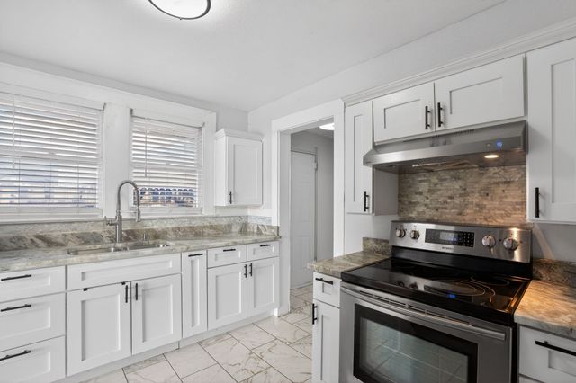 2703 Gladstone Drive, Dallas, TX 75211