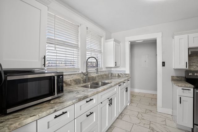 2703 Gladstone Drive, Dallas, TX 75211