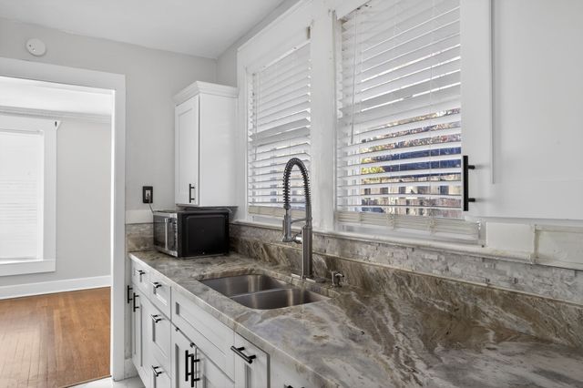 2703 Gladstone Drive, Dallas, TX 75211