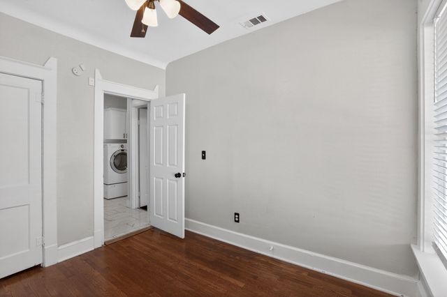 2703 Gladstone Drive, Dallas, TX 75211