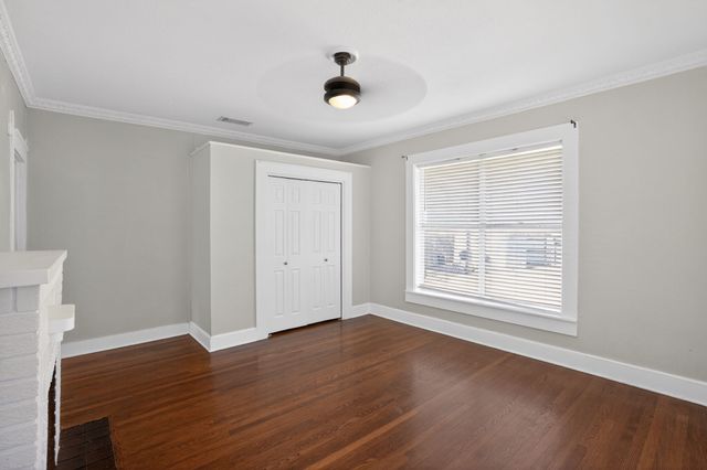 2703 Gladstone Drive, Dallas, TX 75211