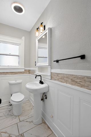 2703 Gladstone Drive, Dallas, TX 75211