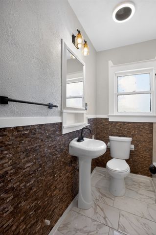 2703 Gladstone Drive, Dallas, TX 75211