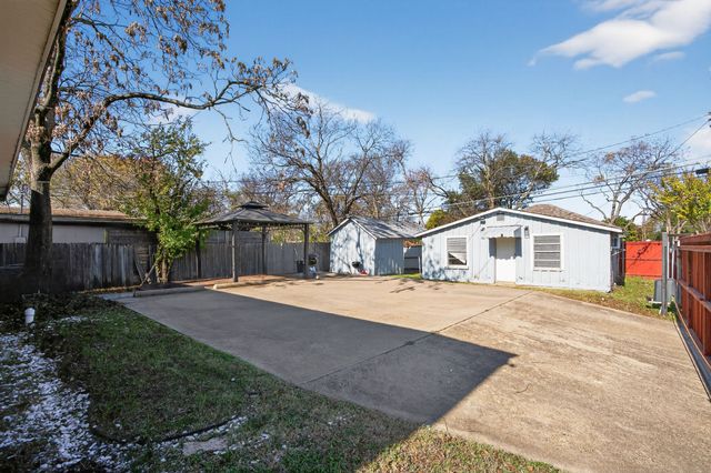 2703 Gladstone Drive, Dallas, TX 75211