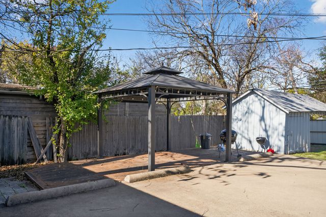 2703 Gladstone Drive, Dallas, TX 75211