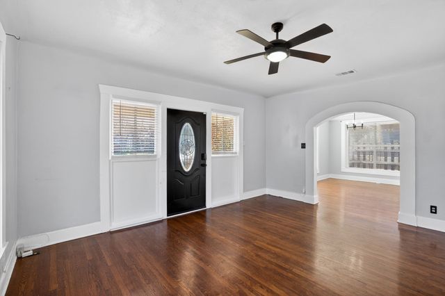 2703 Gladstone Drive, Dallas, TX 75211