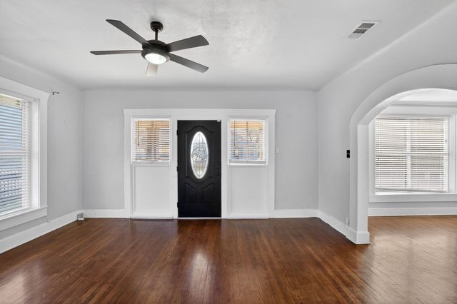 2703 Gladstone Drive, Dallas, TX 75211