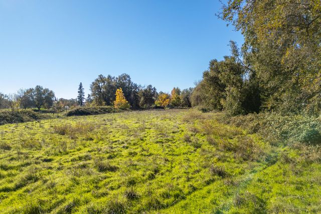 Warnowood Lane, Anderson, CA 96007