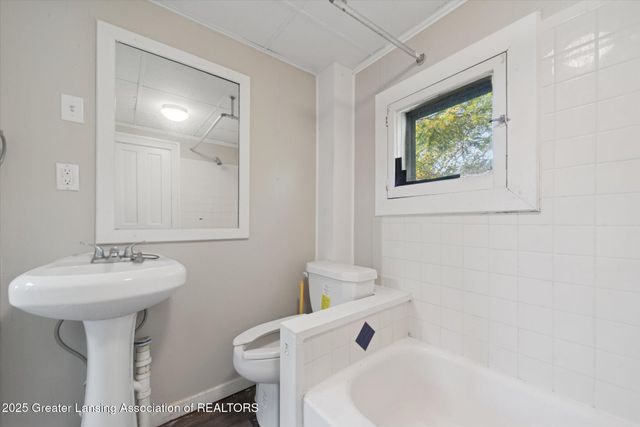 1120 Alsdorf Street, Lansing, MI 48910