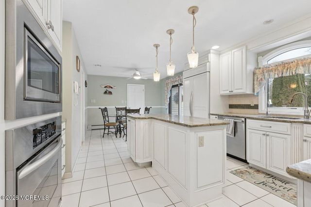 7 Hapenny Drive, Manalapan, NJ 07726