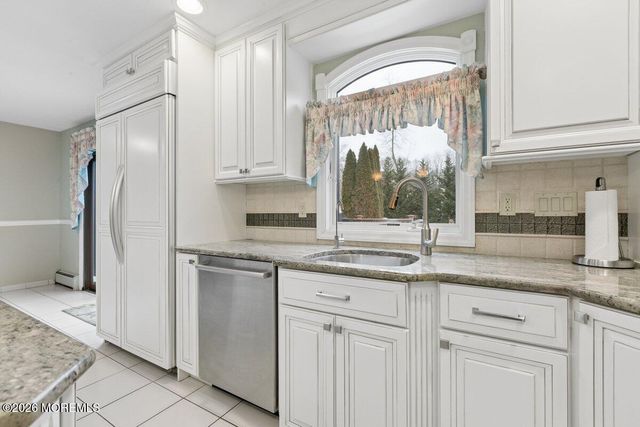 7 Hapenny Drive, Manalapan, NJ 07726