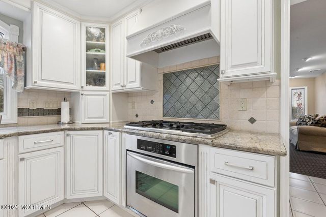 7 Hapenny Drive, Manalapan, NJ 07726