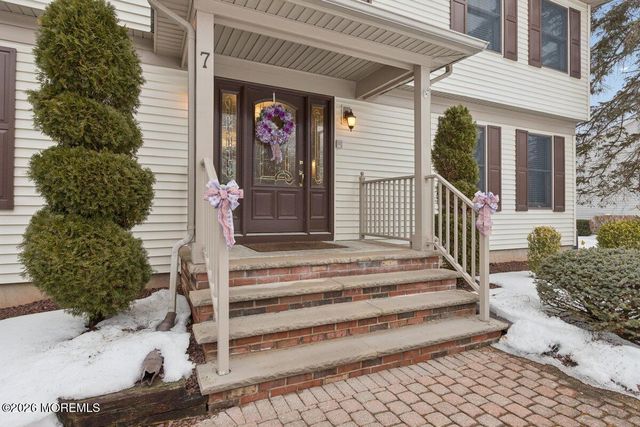7 Hapenny Drive, Manalapan, NJ 07726