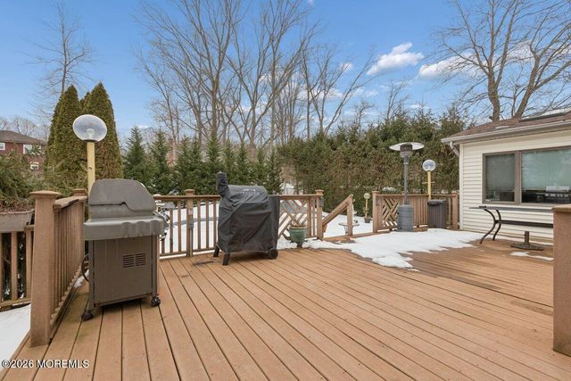 7 Hapenny Drive, Manalapan, NJ 07726