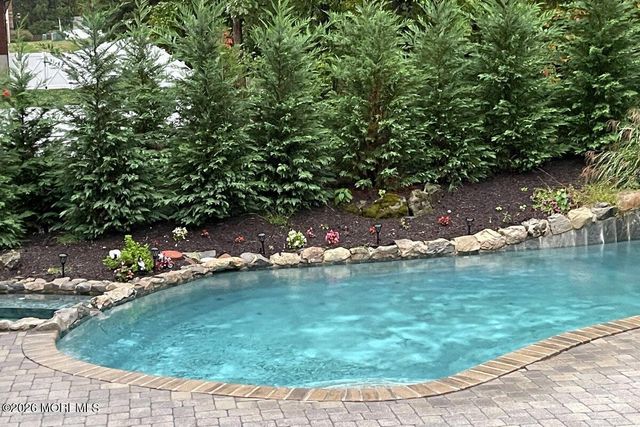 7 Hapenny Drive, Manalapan, NJ 07726