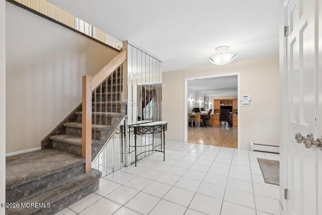 7 Hapenny Drive, Manalapan, NJ 07726