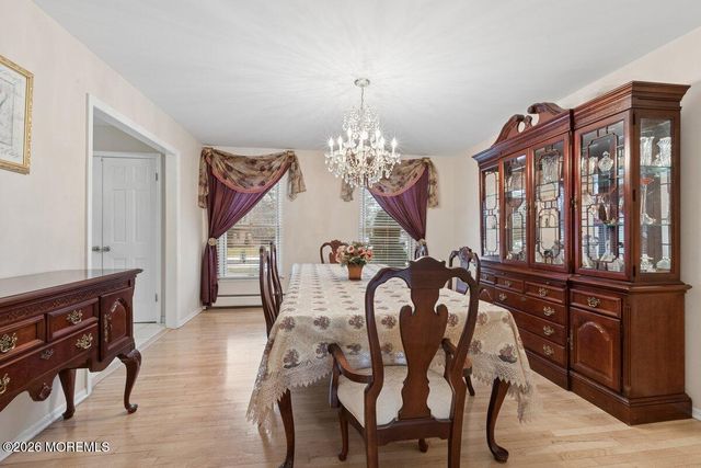 7 Hapenny Drive, Manalapan, NJ 07726