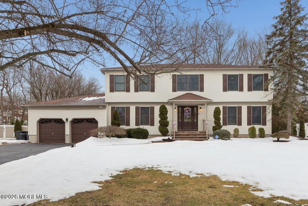 7 Hapenny Drive, Manalapan, NJ 07726