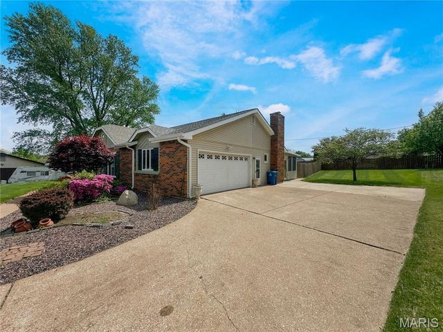 3480 Huntington Lane, St Charles, MO 63303