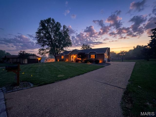 3480 Huntington Lane, St Charles, MO 63303