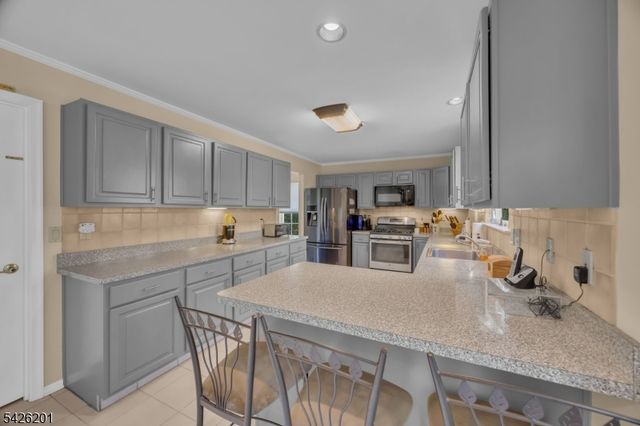 51 Oakland Rd, Old Bridge Twp., NJ 08857