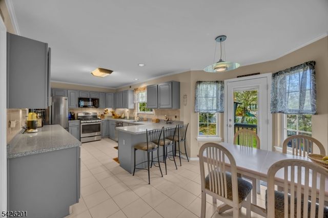 51 Oakland Rd, Old Bridge Twp., NJ 08857