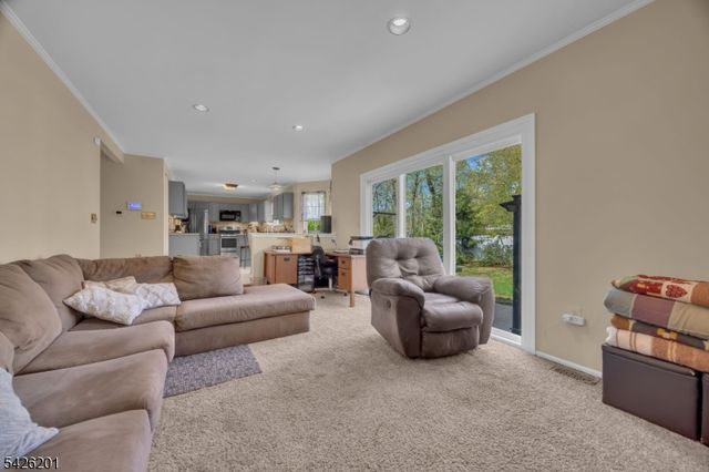 51 Oakland Rd, Old Bridge Twp., NJ 08857