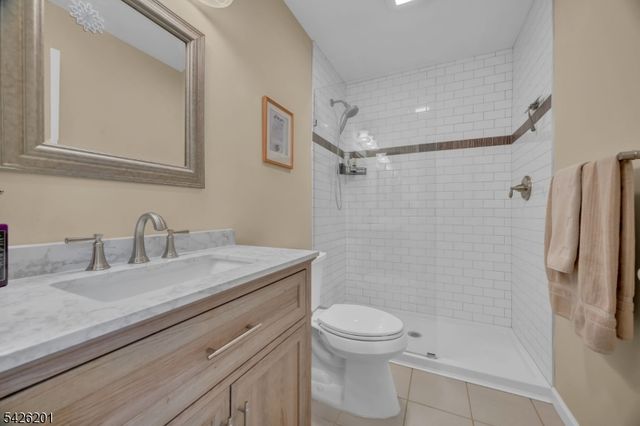 51 Oakland Rd, Old Bridge Twp., NJ 08857