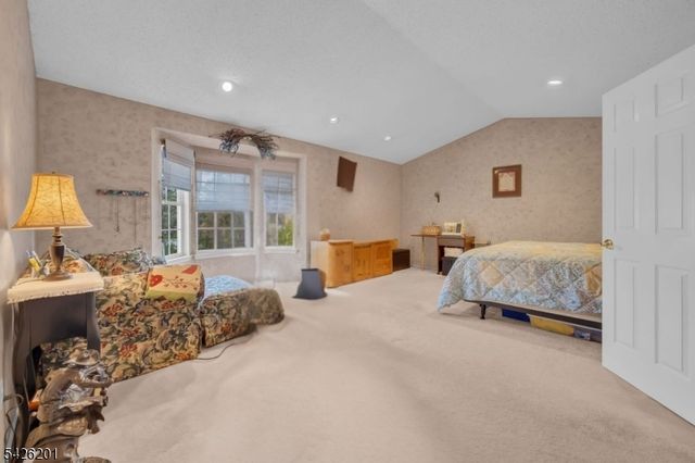 51 Oakland Rd, Old Bridge Twp., NJ 08857