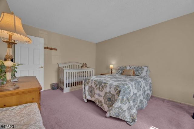 51 Oakland Rd, Old Bridge Twp., NJ 08857