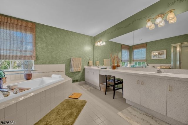 51 Oakland Rd, Old Bridge Twp., NJ 08857