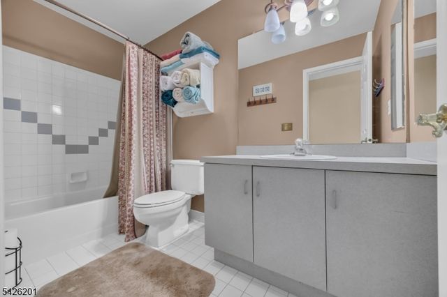 51 Oakland Rd, Old Bridge Twp., NJ 08857