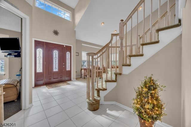 51 Oakland Rd, Old Bridge Twp., NJ 08857