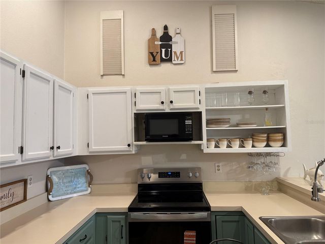 1711 HAMMOCK PINE BOULEVARD 1711, Clearwater, FL 33761