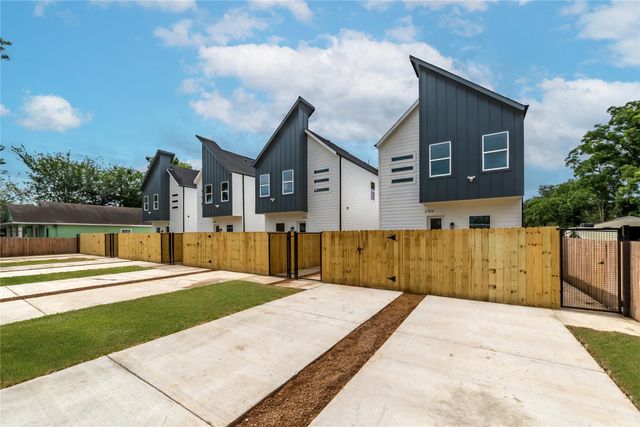 2704 Bostic Street, Houston, TX 77093