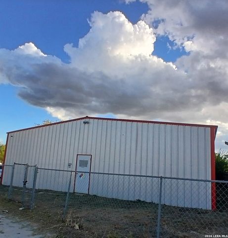 8753 N State Highway 16, Poteet, TX 78065