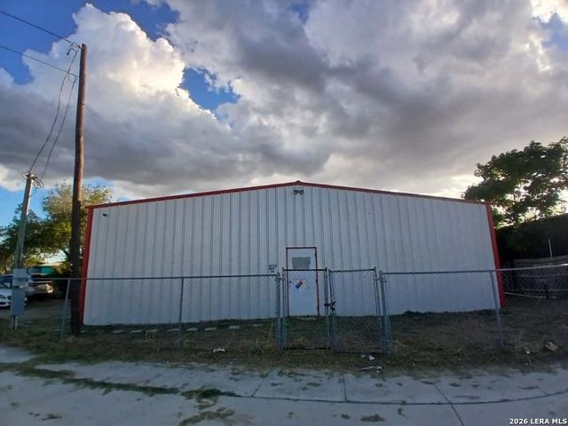 8753 N State Highway 16, Poteet, TX 78065