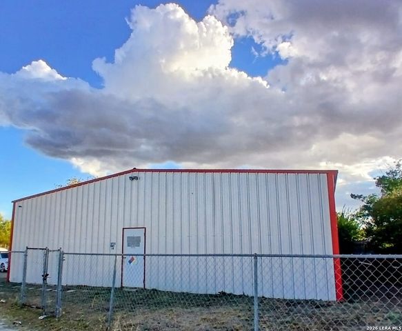 8753 N State Highway 16, Poteet, TX 78065