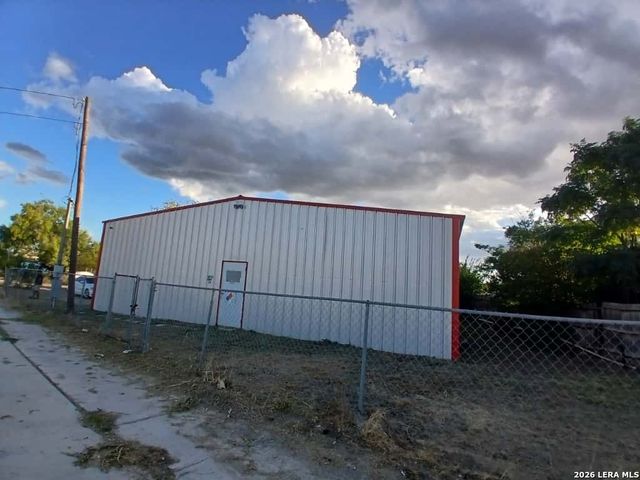 8753 N State Highway 16, Poteet, TX 78065
