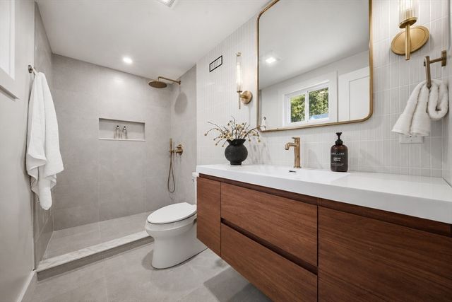 219 Hunting Rd, Needham, MA 02494